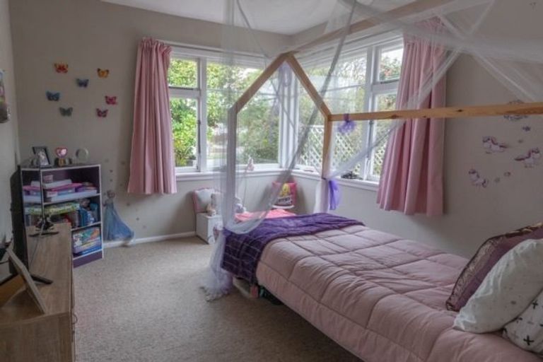 Photo of property in 32 Charlcott Street, Burnside, Christchurch, 8053