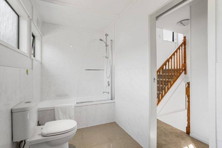 Photo of property in 8 Lynngate Place, Hillcrest, Auckland, 0627