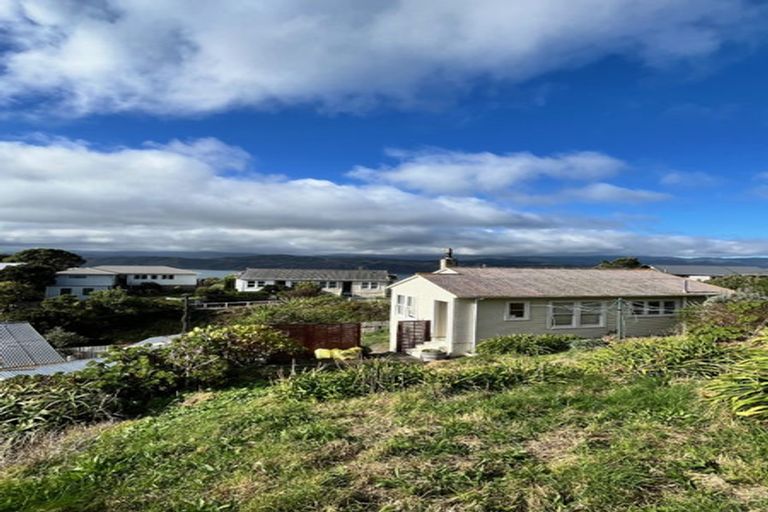 Photo of property in 6 Bowes Crescent, Strathmore Park, Wellington, 6022