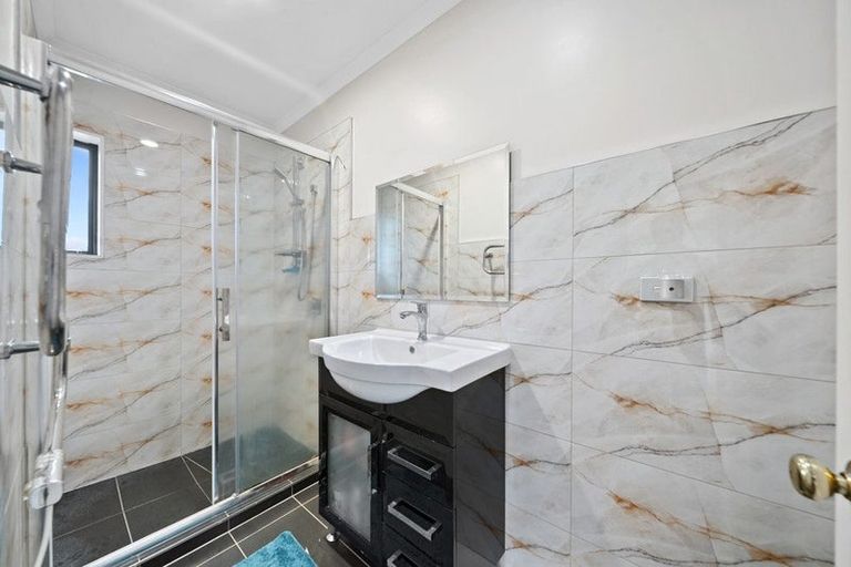 Photo of property in 4 Figtree Terrace, Goodwood Heights, Auckland, 2105