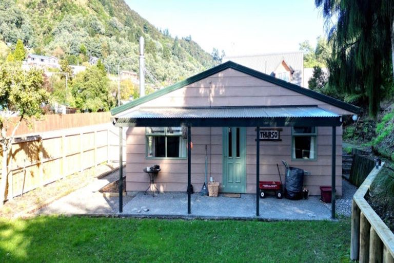 Photo of property in 45 Wairau Road, Picton, 7220