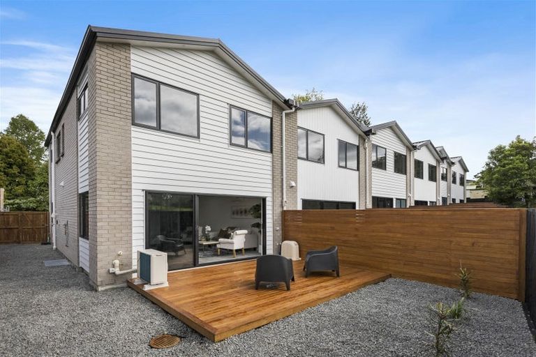 Photo of property in 10a Ballial Place, West Harbour, Auckland, 0618