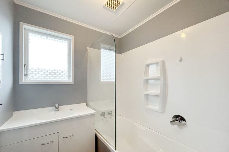 Photo of property in 31 Abraham Crescent, Milson, Palmerston North, 4414