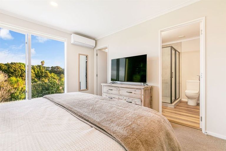 Photo of property in 9s Clearwater Cove, West Harbour, Auckland, 0618