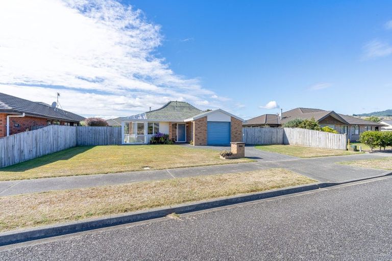 Photo of property in 18 Gandalf Crescent, Paraparaumu, 5032