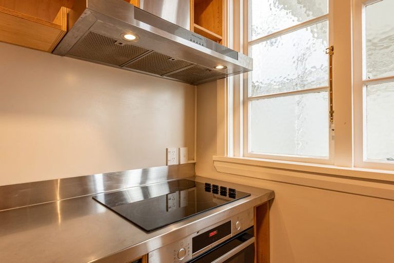 Photo of property in Ionian Flats, 123-125 Brougham Street, Mount Victoria, Wellington, 6011