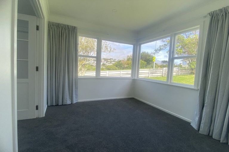 Photo of property in 46 Stewart Drive, Newlands, Wellington, 6037