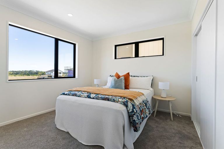 Photo of property in 13 Taipahitini Road, Rosehill, 2113