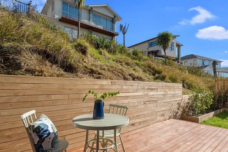 Photo of property in 32 Bounty Road, Long Bay, Auckland, 0630
