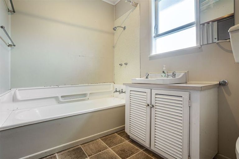 Photo of property in 46 Fairclough Road, Beach Haven, Auckland, 0626