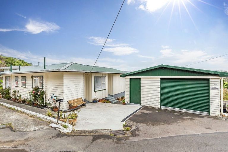 Photo of property in 39 Cheshire Street, Wilton, Wellington, 6012