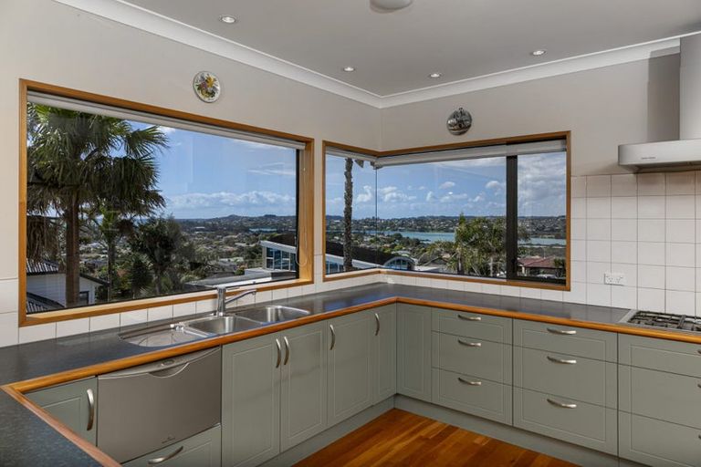 Photo of property in 10 Ashburn Close, Orewa, 0931