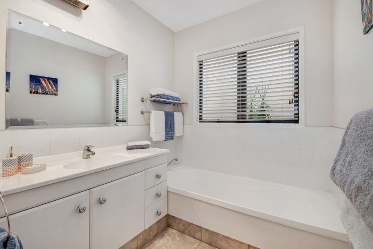 Photo of property in 15a Puriri Avenue, Orewa, 0931