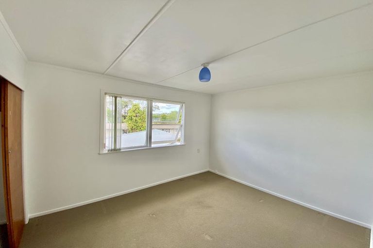 Photo of property in 19 Sunhaven Avenue, Glenfield, Auckland, 0629