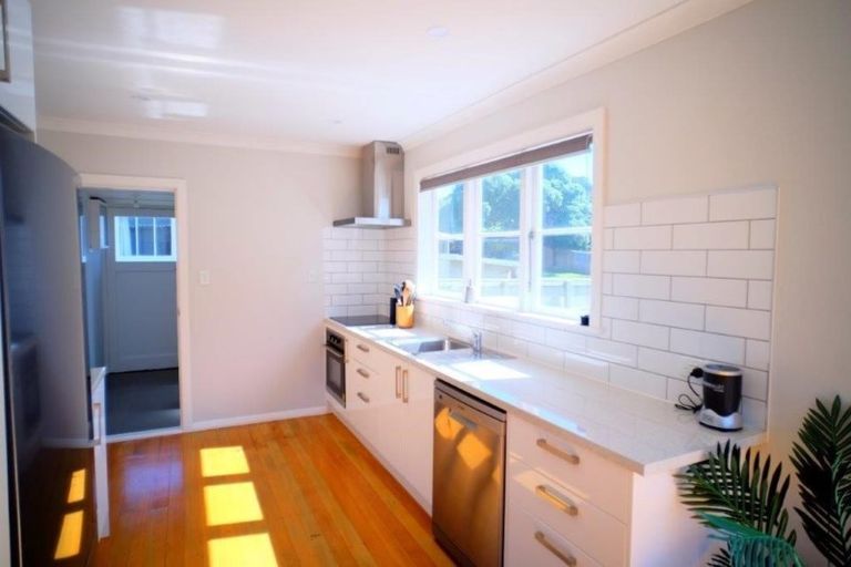 Photo of property in 4 Onepu Road, Pukerua Bay, 5026