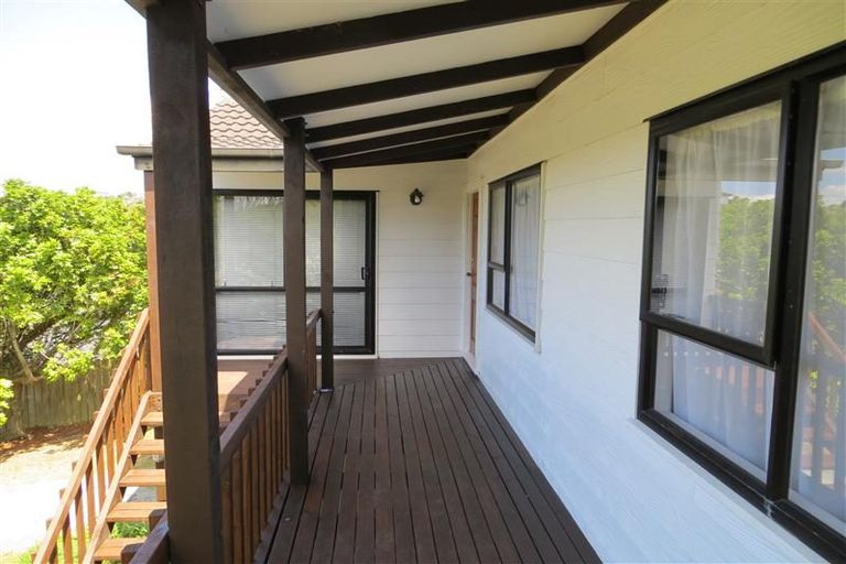 Photo of property in 8 Leiden Place, Totara Vale, Auckland, 0629