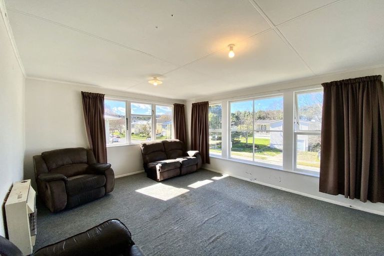 Photo of property in 19 Speargrass Grove, Timberlea, Upper Hutt, 5018
