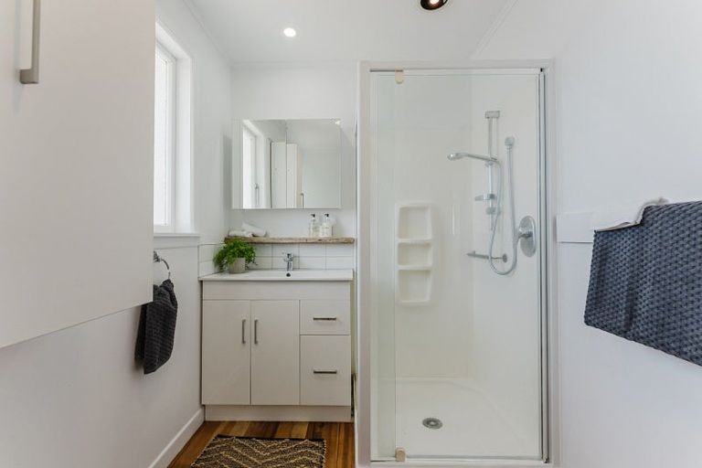 Photo of property in 215 Mangorei Road, Merrilands, New Plymouth, 4312