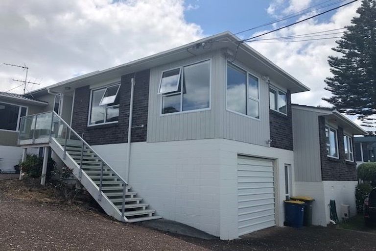 Photo of property in 1/28 Beach Road, Castor Bay, Auckland, 0620