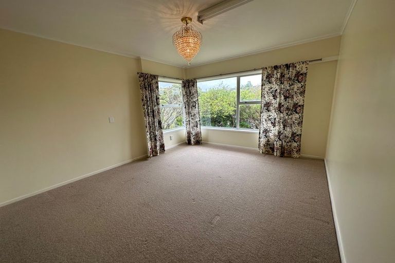 Photo of property in 37 Knightsbridge Drive, Forrest Hill, Auckland, 0620