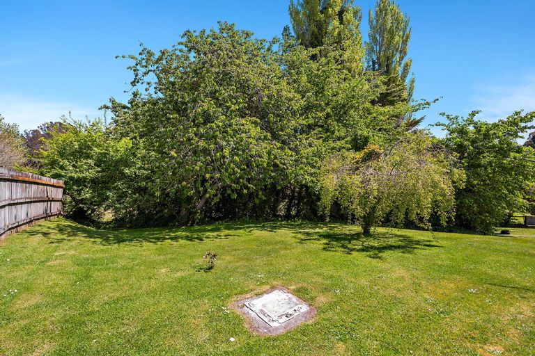 Photo of property in 2/124 Koutu Road, Kawaha Point, Rotorua, 3010