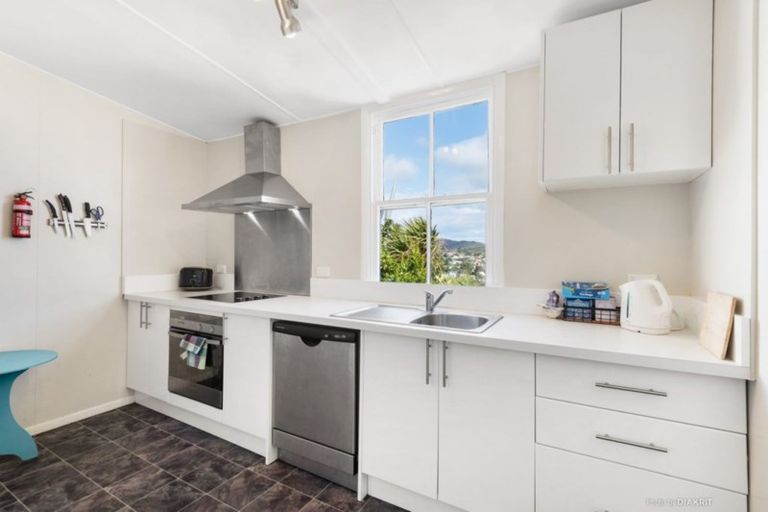 Photo of property in 113 Northland Road, Northland, Wellington, 6012