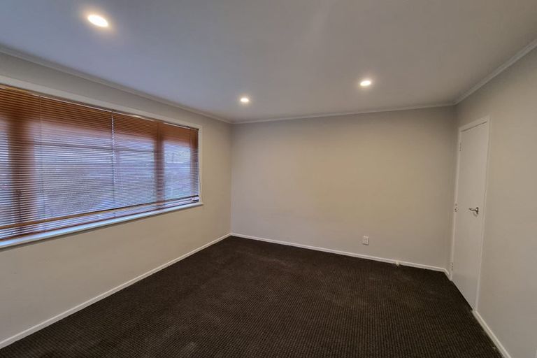 Photo of property in 19 Barrys Road, Glendene, Auckland, 0602