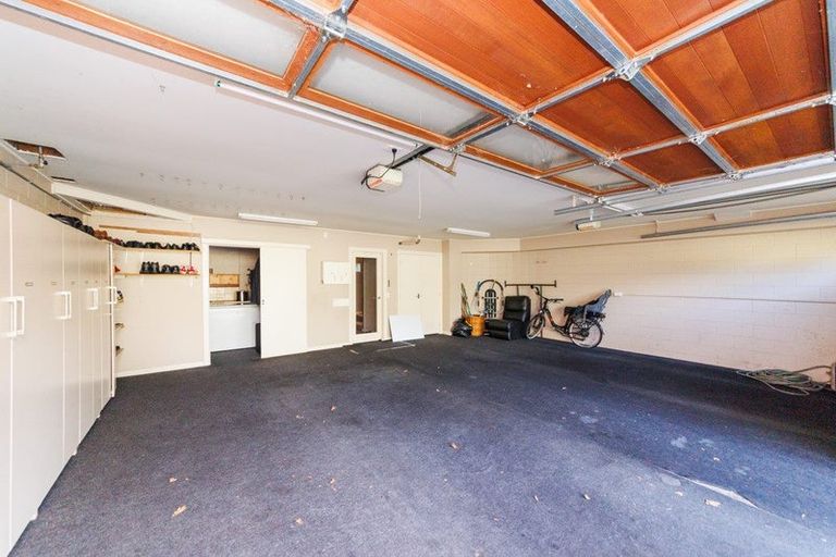 Photo of property in 5 The Oaks, Awapuni, Palmerston North, 4412