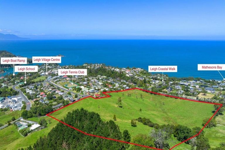 Photo of property in 62 Hauraki Road, Leigh, 0985