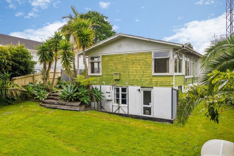 Photo of property in 2/16 Ramillies Place, Glenfield, Auckland, 0629