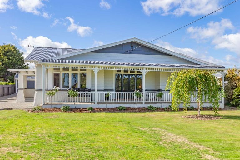 Photo of property in 56 Queenwood Road, Levin, 5510