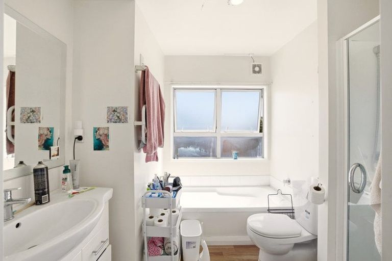 Photo of property in 8a Broadbent Street, Riccarton, Christchurch, 8041