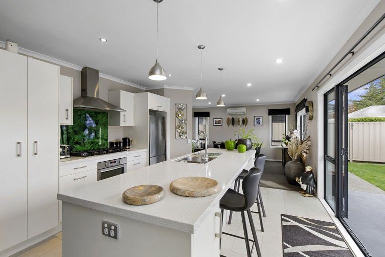 Photo of property in 5 Vernon Grove, Brown Owl, Upper Hutt, 5018