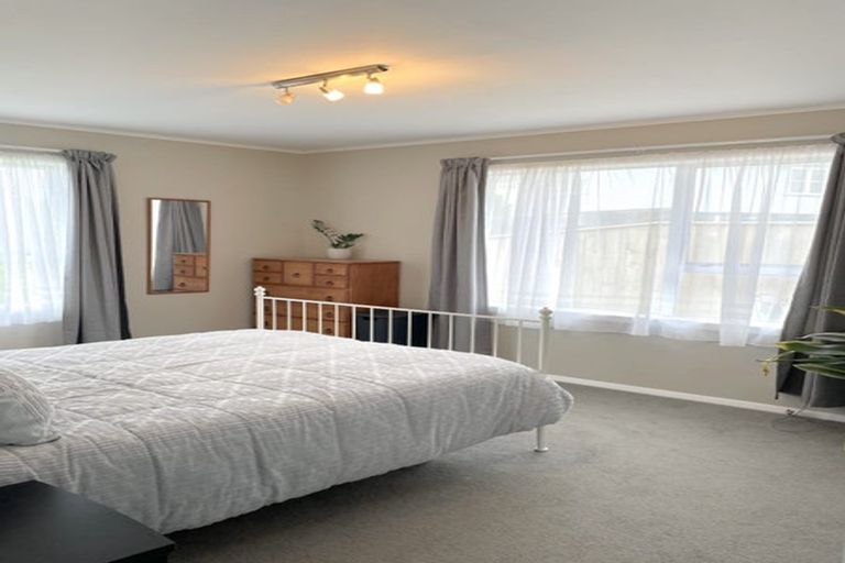 Photo of property in 3 Baylands Drive, Newlands, Wellington, 6037