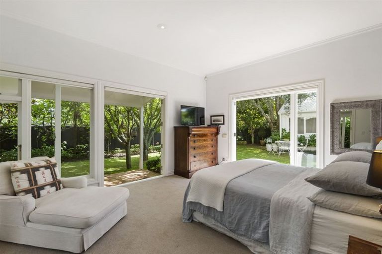 Photo of property in 49b Roland Road, Greenhithe, Auckland, 0632