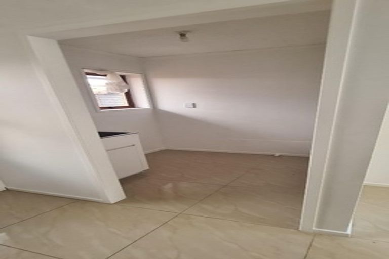 Photo of property in 2/76 Kenderdine Road, Papatoetoe, Auckland, 2025