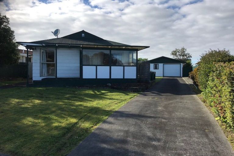 Photo of property in 52 Rhodes Drive, Kelvin Grove, Palmerston North, 4414