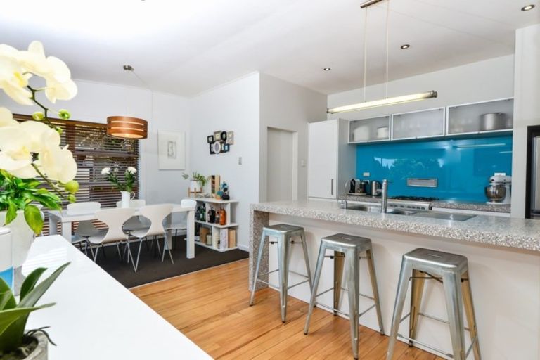 Photo of property in 70 Forest Lake Road, Forest Lake, Hamilton, 3200