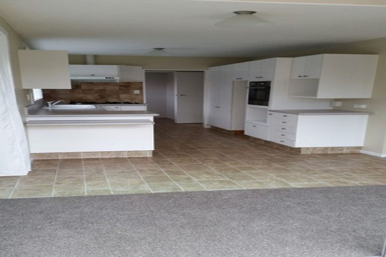 Photo of property in 17 Mckellar Place, Hornby, Christchurch, 8042