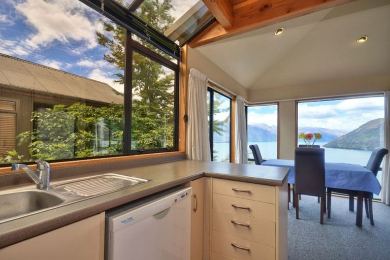 Photo of property in 116a Wynyard Crescent, Fernhill, Queenstown, 9300