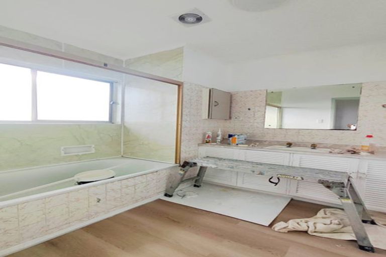 Photo of property in 2/352 Glenfield Road, Glenfield, Auckland, 0629