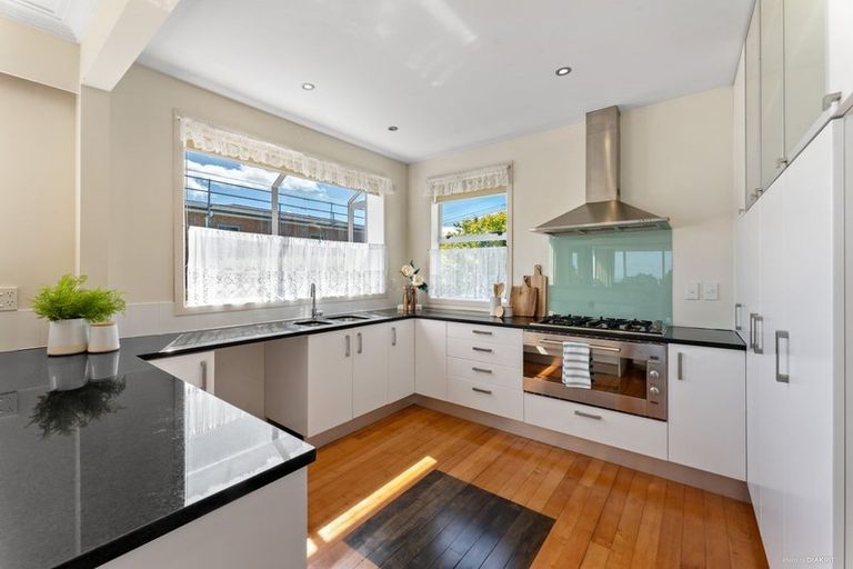 Photo of property in 112 Bleakhouse Road, Mellons Bay, Auckland, 2014