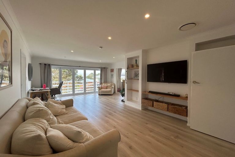 Photo of property in 29 Tirowhanga Road, Paremata, Porirua, 5024