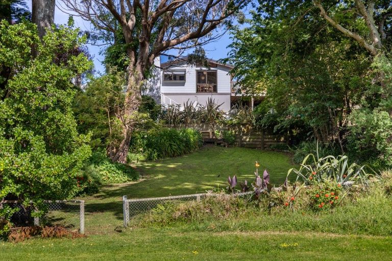 Photo of property in 124-126 Renown Road, Raumati South, Paraparaumu, 5032
