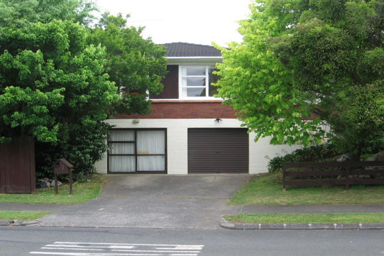 Photo of property in 2 Waikaremoana Place, Pakuranga Heights, Auckland, 2010