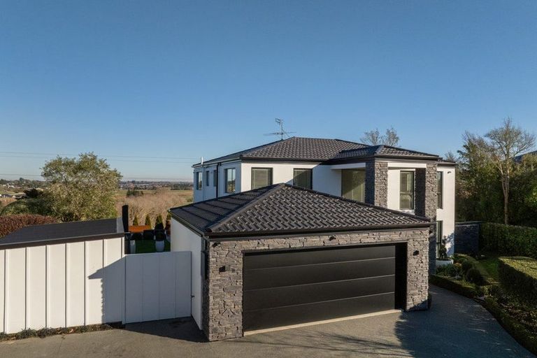 Photo of property in 28 Highcrest Heights, Westmorland, Christchurch, 8025