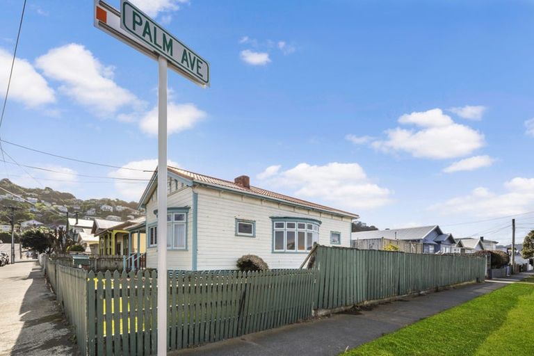 Photo of property in 12 Wha Street, Lyall Bay, Wellington, 6022