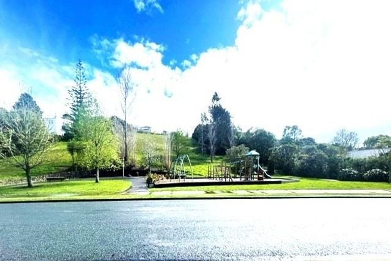 Photo of property in 48 Topliss Drive, Northcross, Auckland, 0632