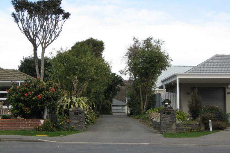 Photo of property in 9 Nutfield Lane, Cashmere, Christchurch, 8022