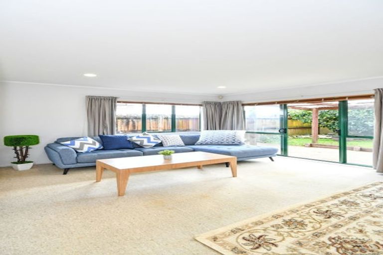 Photo of property in 3a Belleek Close, Weymouth, Auckland, 2103